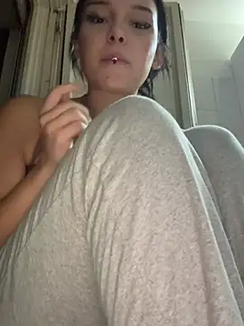 HotEmii - Go doggy Pose And Shake my Ass💦💦