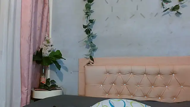 Kylie_Jennerr - doble penetracions with dildo 25cm