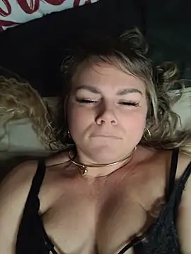 Candy_queeen - I'll take off my bra