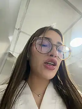 Sweet_Milaa1 - BLOW JOB + SALIVA IN THE BATHROOM
