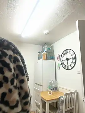 Summerblue_ - Boobs out 5 mins 😈
