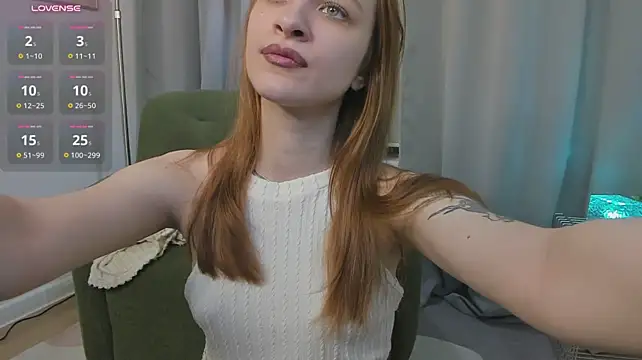 PollyMayer - Apply oil to my boobs for glow!