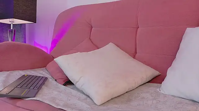Karina2Smith - plug in my ass