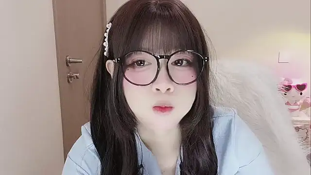 -zhuzhu-999- - 想给哥哥喝水，但又怕哥哥扎我的大腿🦵🦵🦵