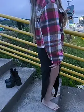 Erikthor - Show butt on the bridge |