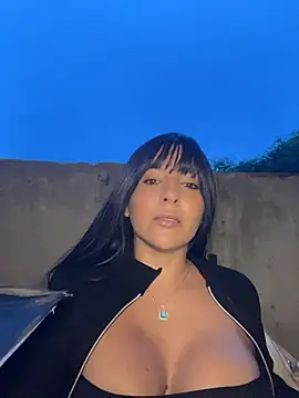 AlanaRouss - Squirt in public