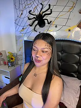 Camigp - Flash bare tits and squeeze them