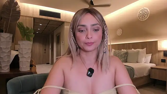 Annie22love - Sexy butt + 10 spanks