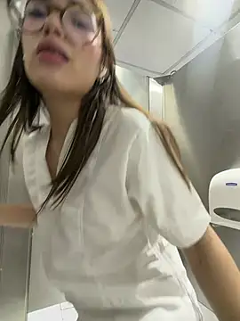 Sweet_Milaa1 - BLOW JOB + SALIVA IN THE BATHROOM