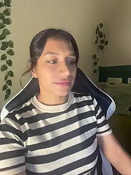 Rebbecca_ - aceite en mis gluteos