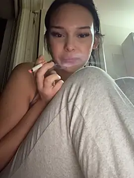 HotEmii - Shake my ass Front of cam 3 min 💦💦