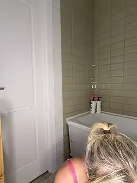 Elle_Milfa - Feet in oil