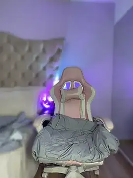 Giigii_Hadiid_ - 😈 Naughty Pose Challenge