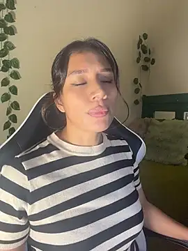 Rebbecca_ - aceite en mis gluteos