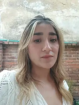 Lucy_davies - Handjob + spit + lovense x 7 min