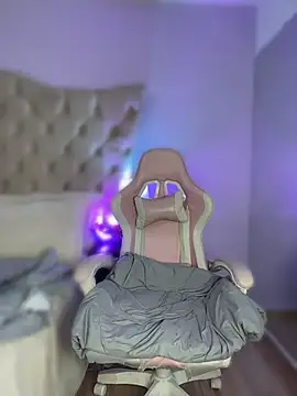 Giigii_Hadiid_ - 😈 Naughty Pose Challenge