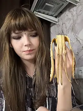 Lisssaura - Playing under Panty