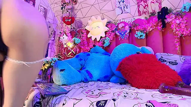 Alicebenett - fingers in pussy and squirt