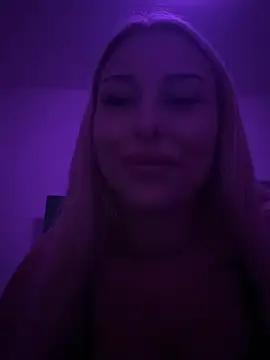 SarahWildy - Squezze my boobs💦