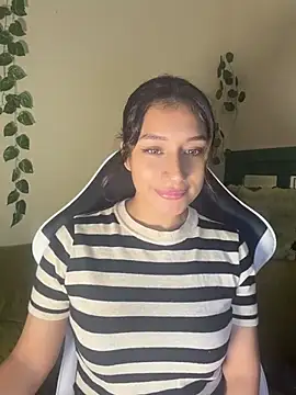 Rebbecca_ - aceite en mis gluteos