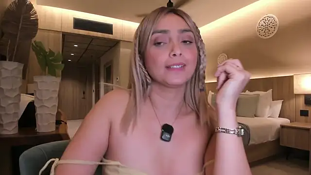 Annie22love - Sexy butt + 10 spanks