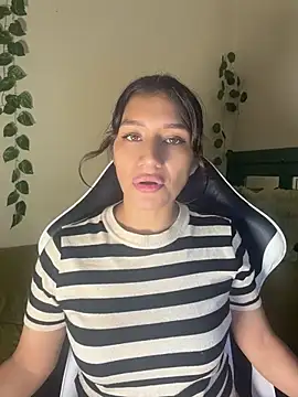 Rebbecca_ - aceite en mis gluteos