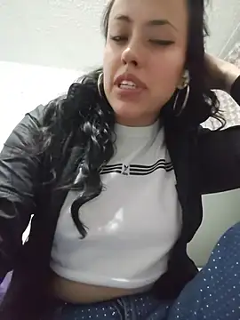 Queen_Ashly - My friend sucks my tits😏