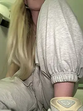 Nancy_chancy - show pussylips in doggy CLOSEUP