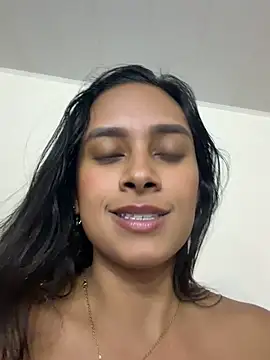 LunaHeat - Show pussy