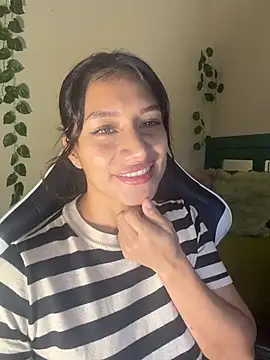 Rebbecca_ - aceite en mis gluteos