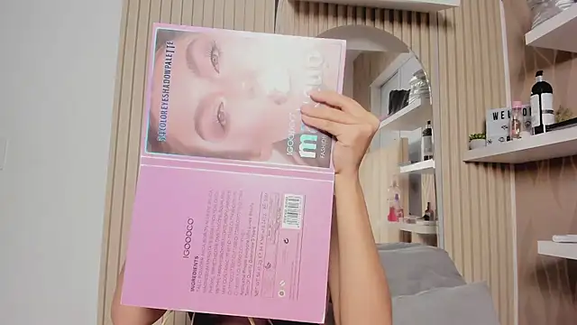 NhoanBrunette