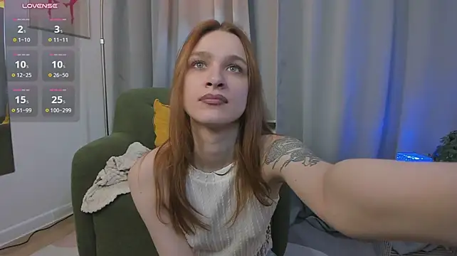 PollyMayer - Apply oil to my boobs for glow!