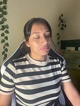 Rebbecca_ - aceite en mis gluteos