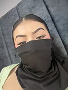 Zharaaa18 - It's fingers on my exposed pussy.🌸🤭