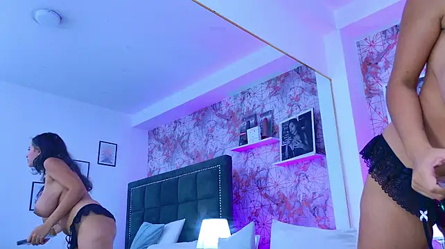 Angelique_Angell - I squeeze my breasts and suck my nipples