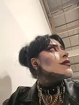 Taaylor33 - Plug anal in doggy