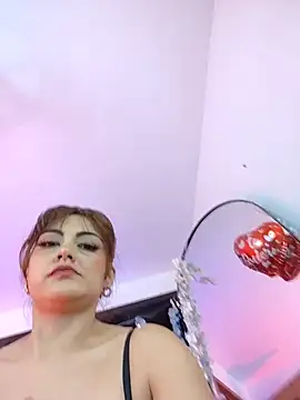 Cleopatraa - show tits and spit