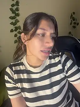 Rebbecca_ - aceite en mis gluteos