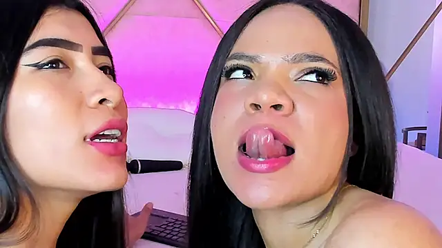 Siara_and_zoe - all tongue iniside her ass