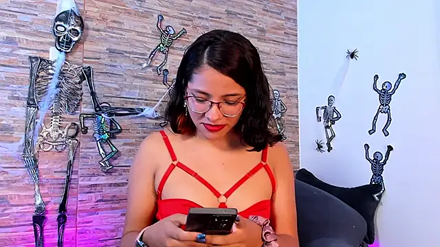 Nath_redrex - show boobs + nipple play