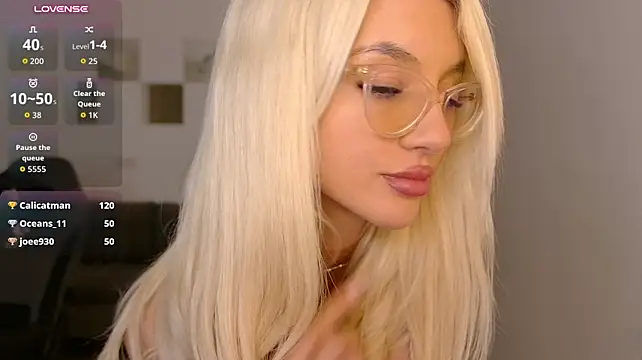 LovelyBianca - DILDO IN PUSSY 😈💦