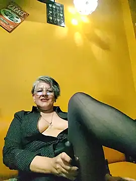 Illona71 - take off my blouse