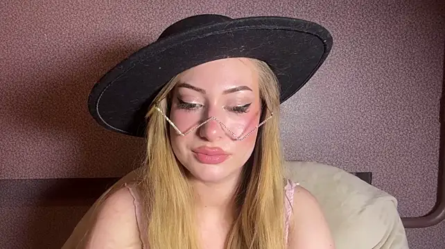 ReneeNunz - squeeze my huge titties
