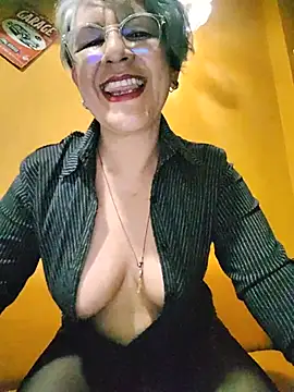 Illona71 - take off my blouse