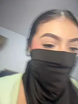 Zharaaa18 - It's fingers on my exposed pussy.🌸🤭