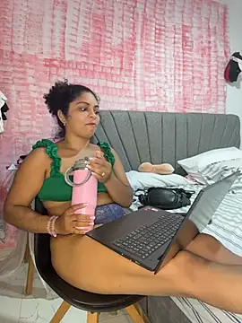 Tana_latin1- - move your ass in circles