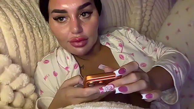 BIGBOOTYELLIEXXX