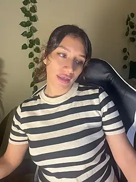 Rebbecca_ - aceite en mis gluteos