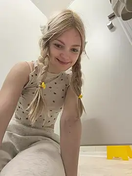 Elsawhere - pants down top up! show more skin, girl