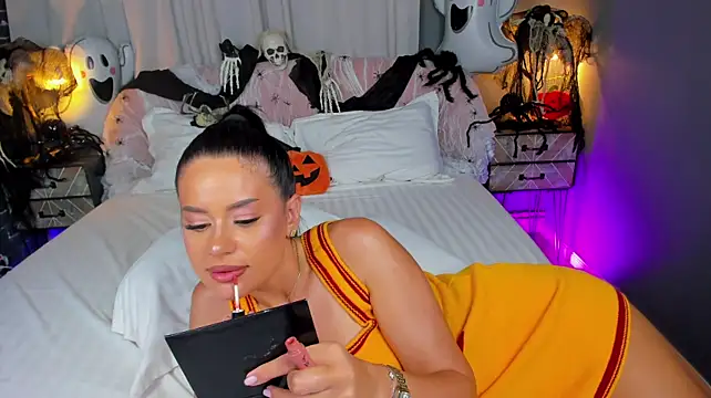 AmedeeaBanks - Make me to explode in squirts💦